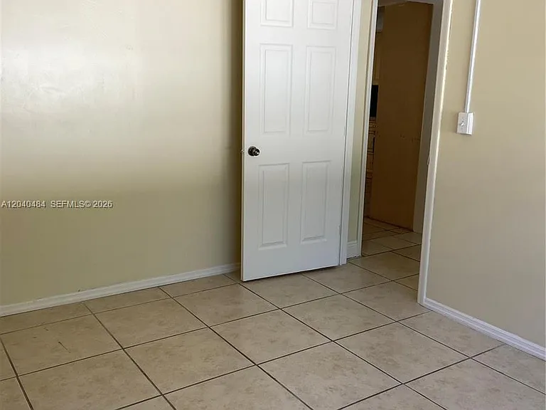 800 NW 76th Ave — Photo 3