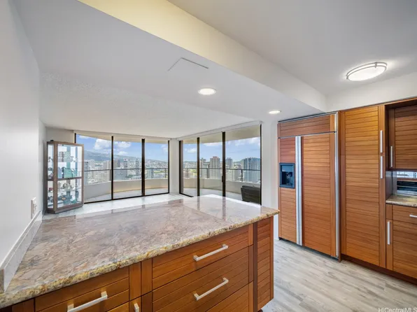 1910 Ala Moana Blvd APT 40D, Honolulu, HI 96815
