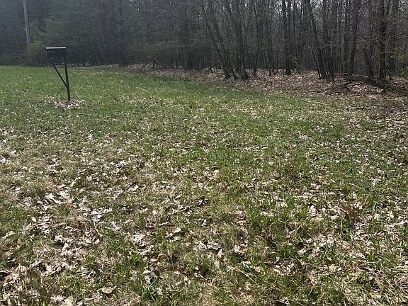 3rd image of 955 Woodland Rd