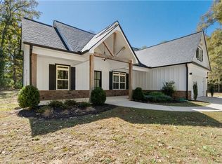 130 E Crestwood Rd, Tyrone, GA 30290