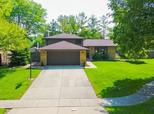 519 Hampton Cir, Bartlett, IL 60103