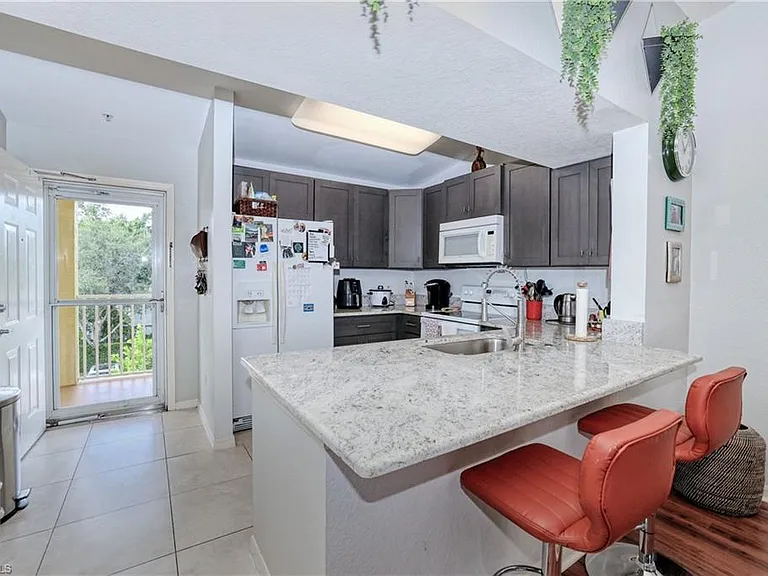 8294 Key Royal Cir #1633 — Photo 12