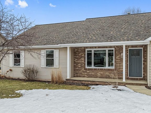 3rd image of 2332 Oak Ridge Cir