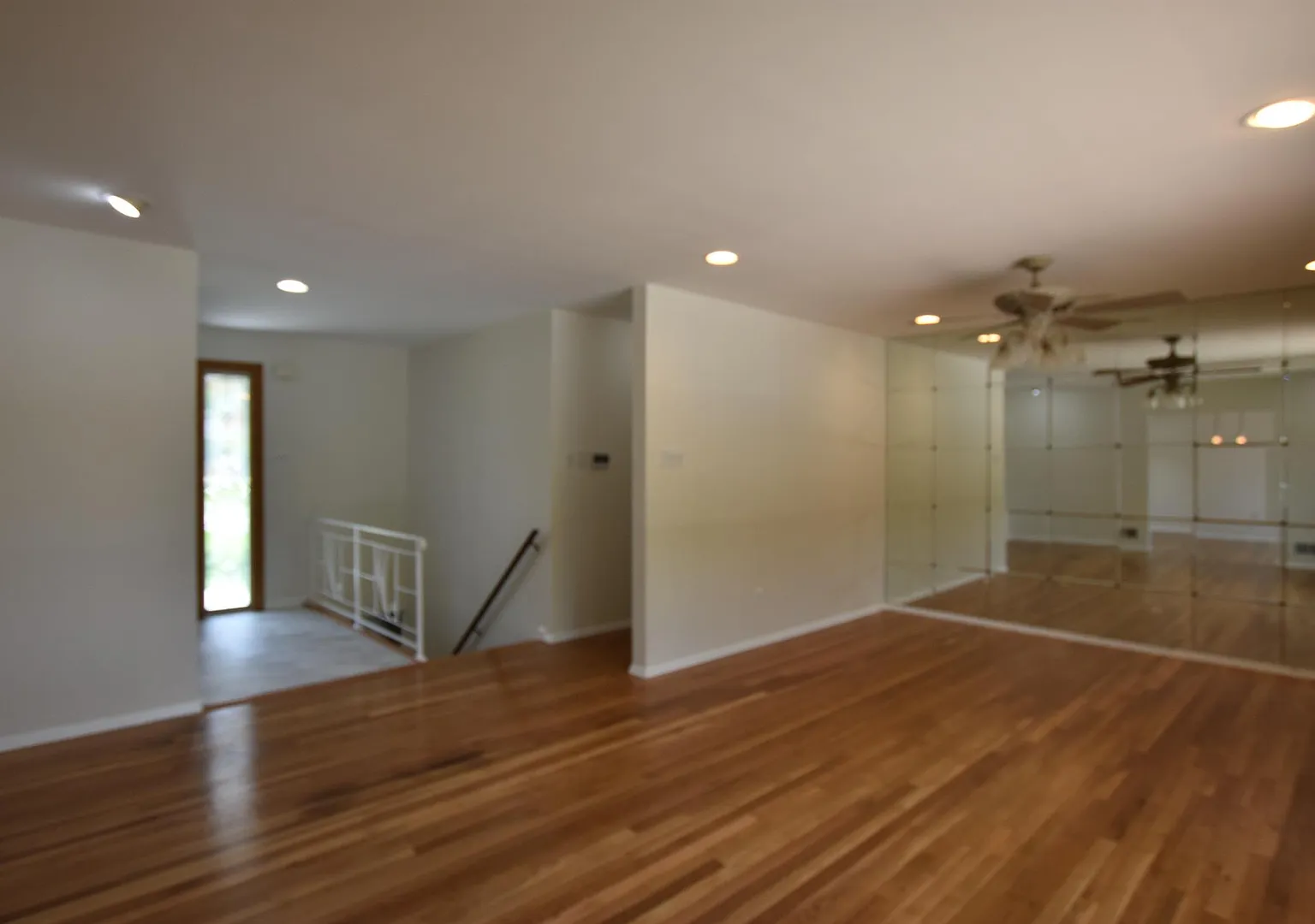 Fantastic 4BR/ 3BA Rambler in Aspen Hill — Photo 3