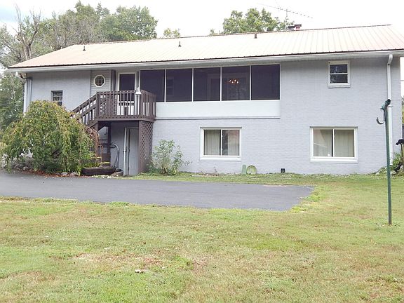 5th image of 604 Pine St