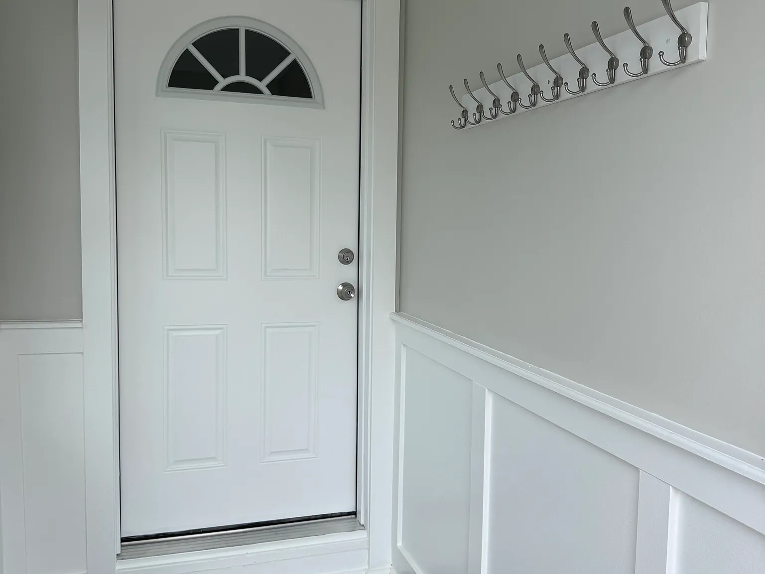 5 bed, 1.5 bath, 1100 sqft, $3,050 — Photo 2