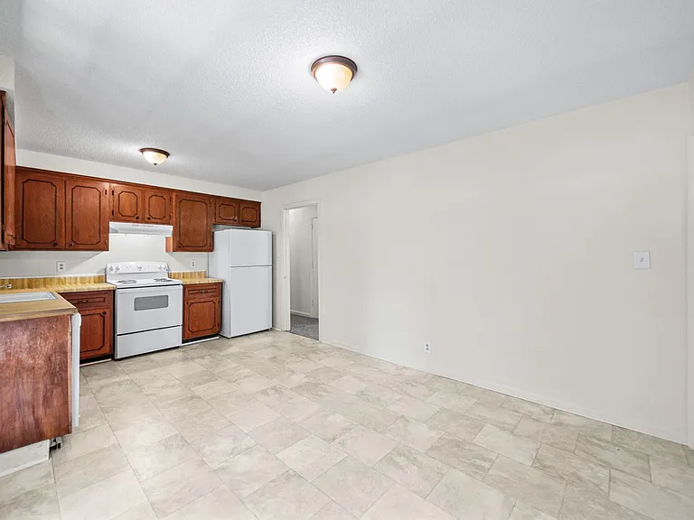 397 Elaine Dr — Photo 11