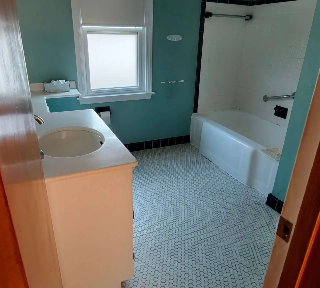 3 bed, 1.5 bath, 1800 sqft, $3,100 — Photo 1