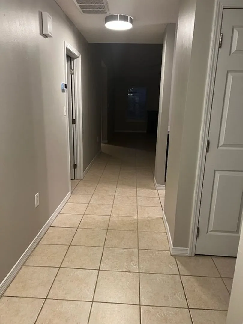 359 Canterbury Cir — Photo 2