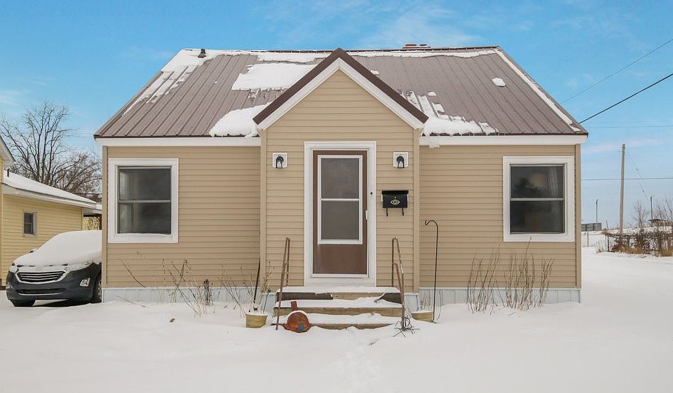 1st image of 940 N Main Street