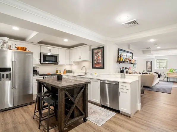 7 Russell St APT 105, Plymouth, MA 02360