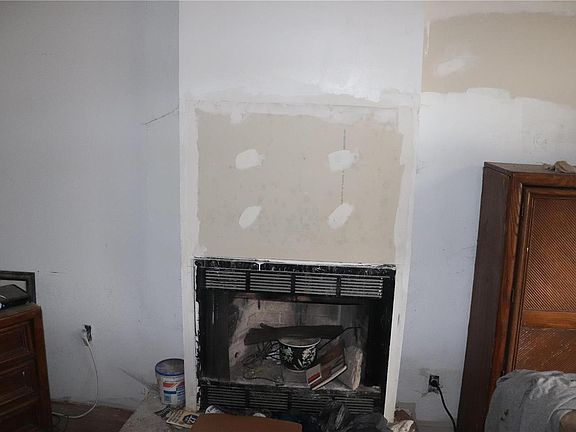3rd image of 4233 McPherson Ave