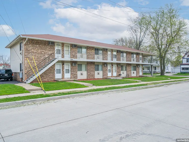 205 Adams St — Photo 11