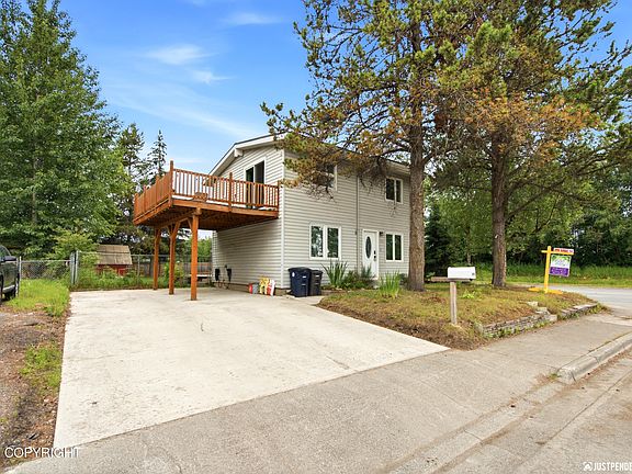 3rd image of 1300 Wintergreen St