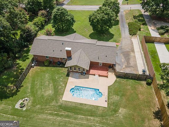 5th image of 650 Azalea Dr
