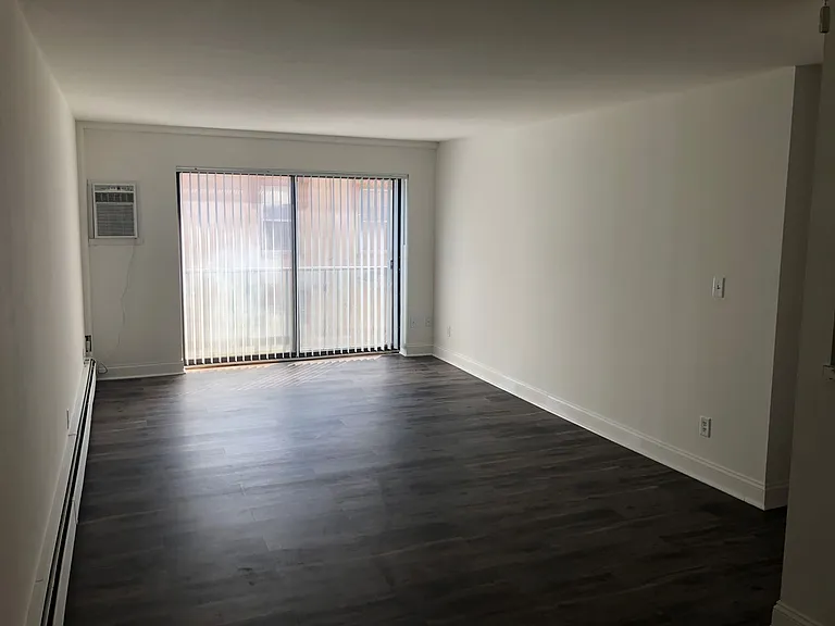 6018 8th Ave — Photo 9