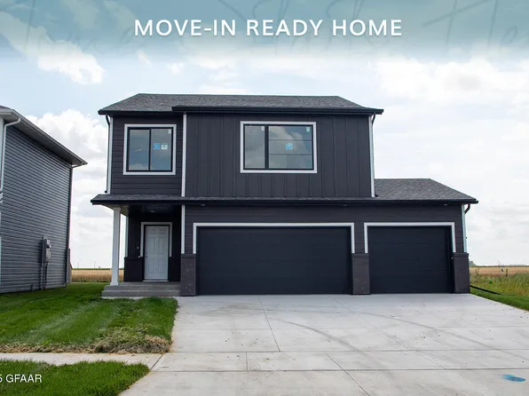 935 David Dr, Grand Forks, ND 58201