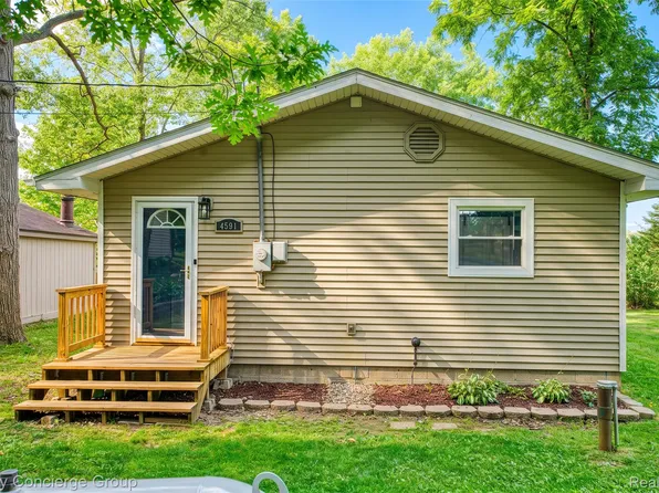 4591 Parker Dr, Howell, MI 48843
