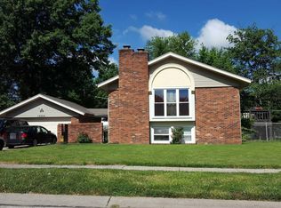 12823 Stoneridge Dr, Florissant, MO 63033