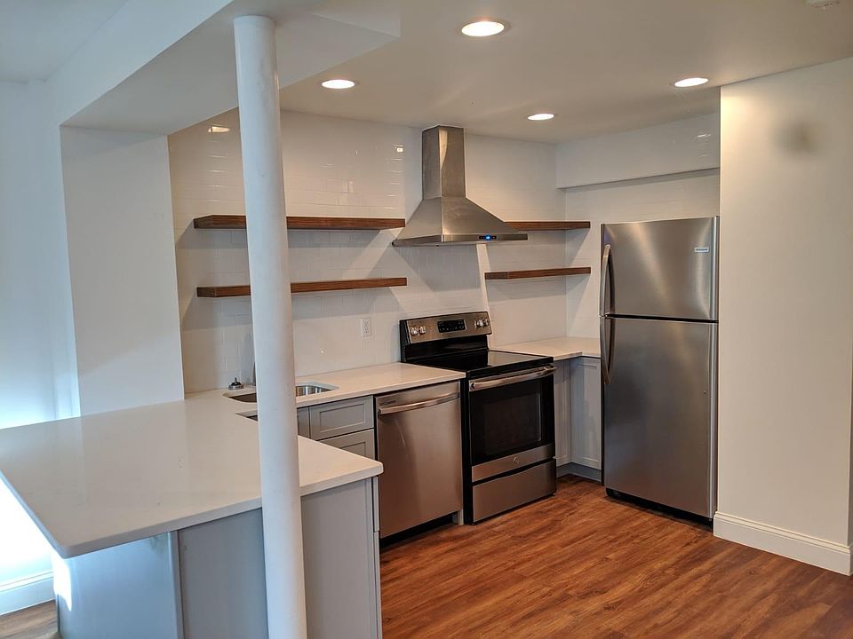 Fully renovated modern kitchen!