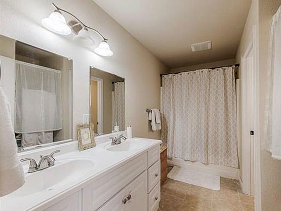 4th image of 2422 Pinehurst Ct