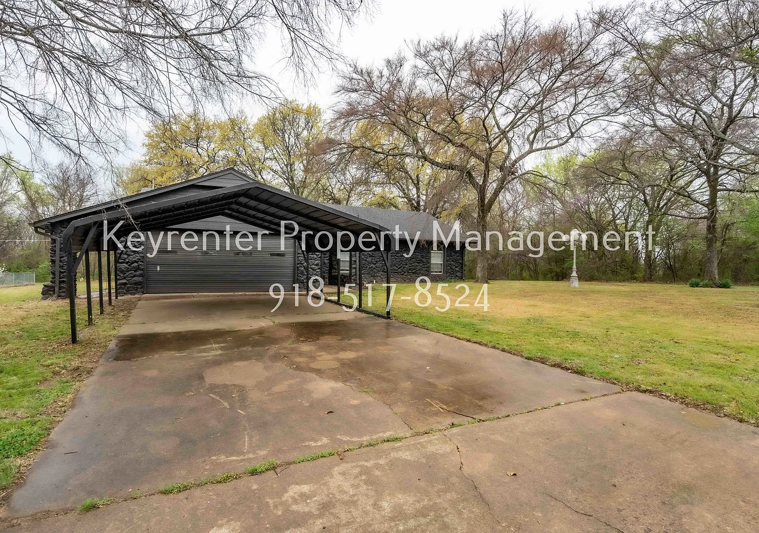 Beautifully Redone 3 Bedroom House! Available for August Move in! — Photo 2