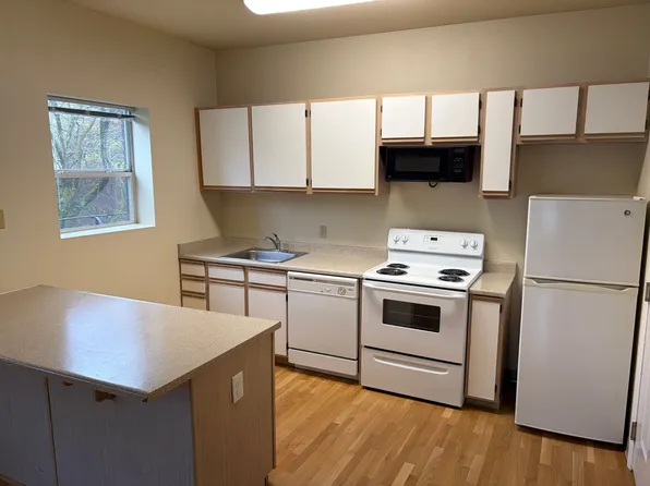 Everett Street Apartments