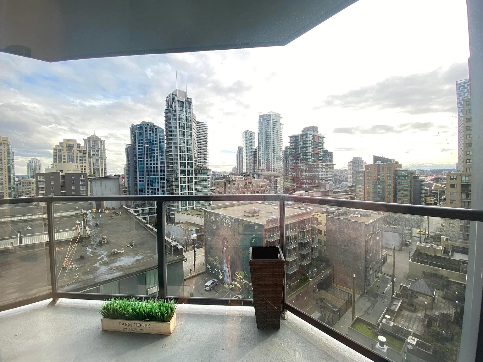 2 bed, 789 sqft, $3,400 — Photo 1