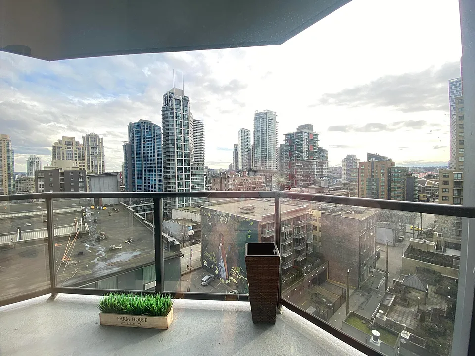 1212 Howe St #10XX