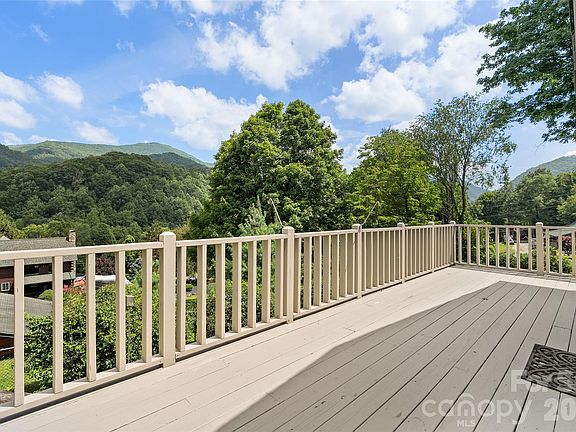 5th image of 30 Hillcrest Rd
