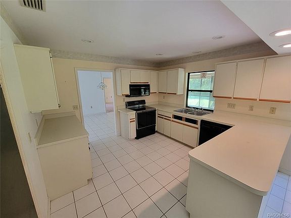 5th image of 721 N Country Club Dr