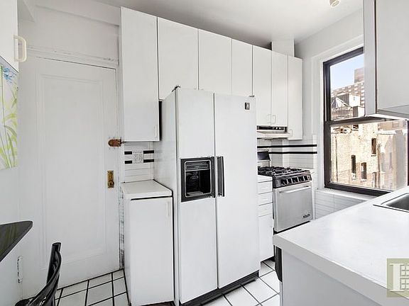 3rd image of 130 E 94th St APT 8C
