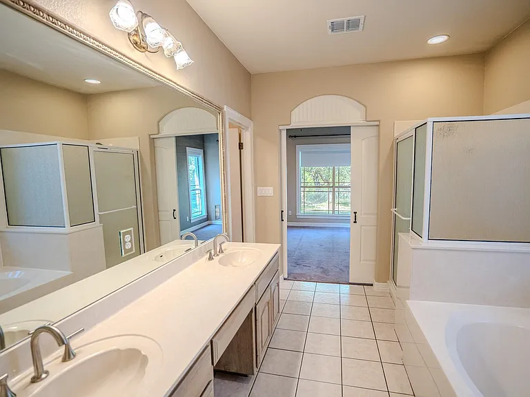 218 Hazeltine Dr — Photo 16