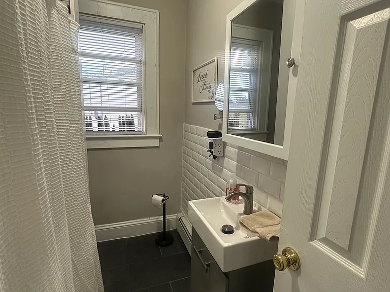 677 Thompson Ave — Photo 5