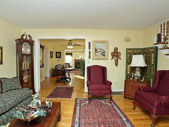 5th image of 102 Chippendale Ct #104