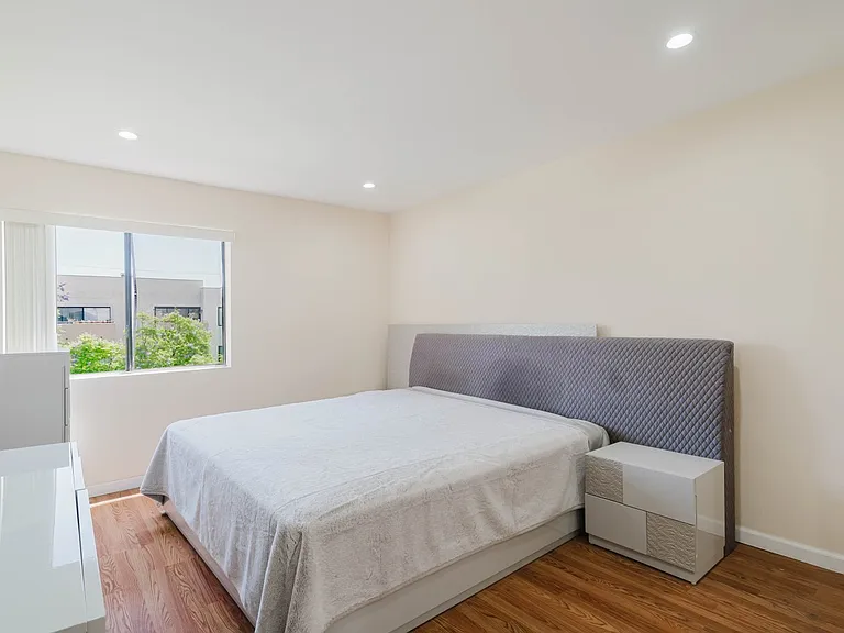 345 N Jackson St #309 — Photo 14