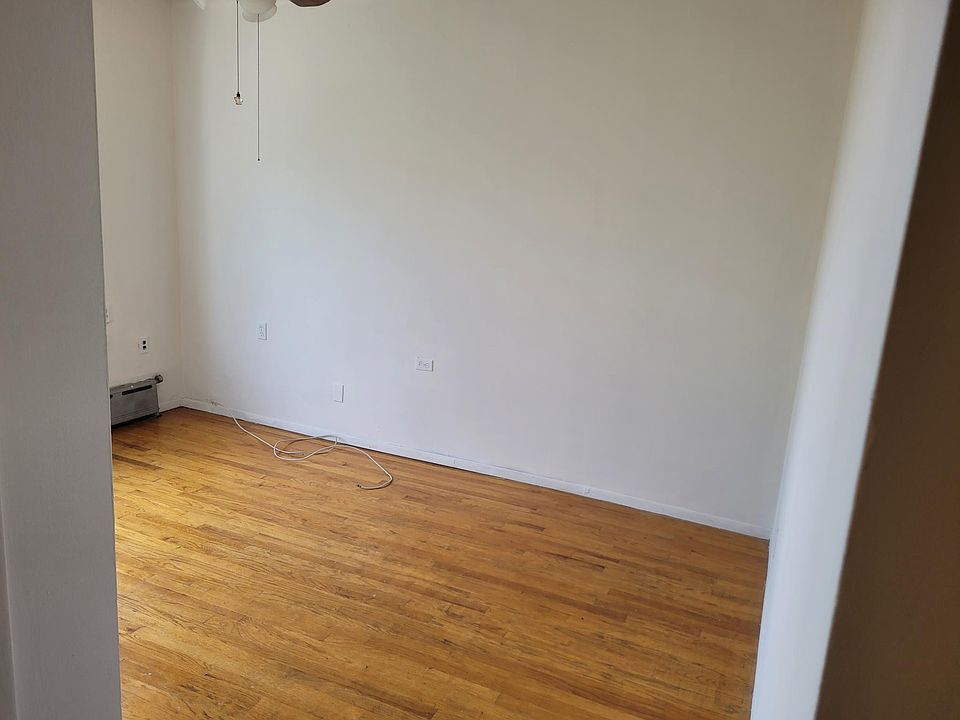 1st image of 11237 15th Ave Floor 2