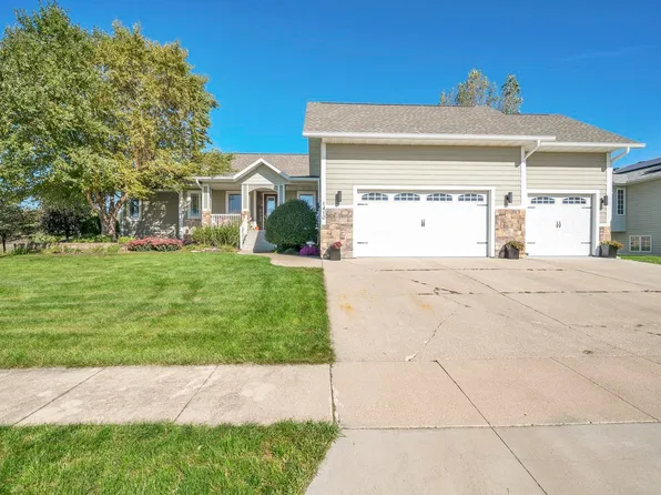 1410 35th St, Spirit Lake, IA 51360