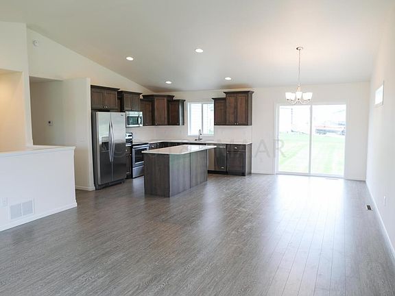 3rd image of 611 13th Ave NW