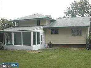 3 bed, 1.0 bath, 1509 sqft, $2,600 — Photo 2