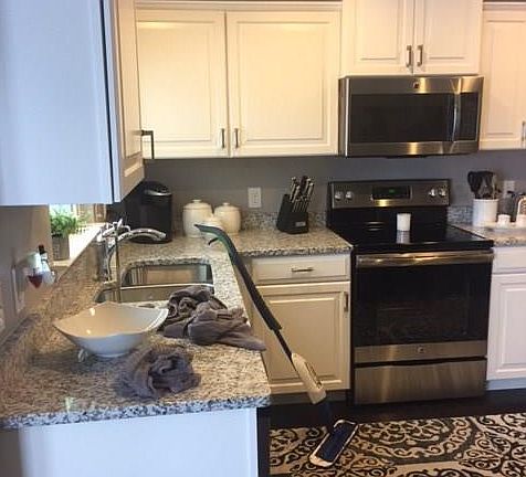 4th image of 82 Glenwood Cir