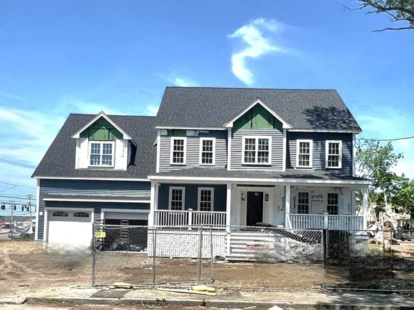 8 Palmer St, Brockton, MA 02301