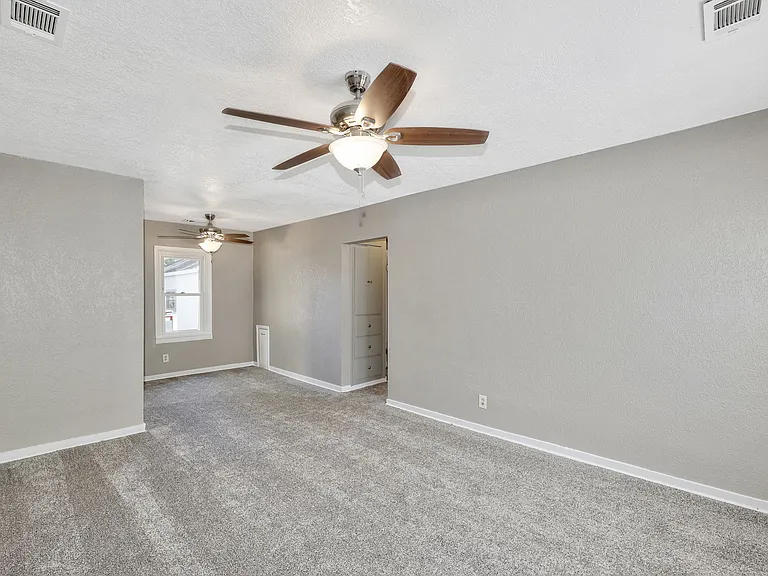 330 N Gordon Ave — Photo 7