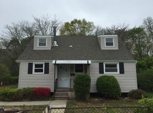 37 Pilgrim Rd, Brentwood, NY 11717