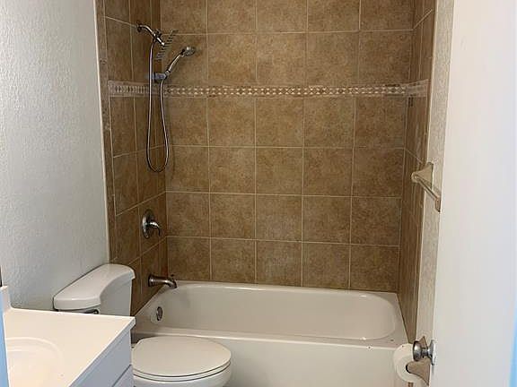 4th image of 1700 NW 4th Ave