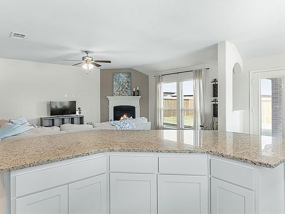 3rd image of 913 Brittany Dr