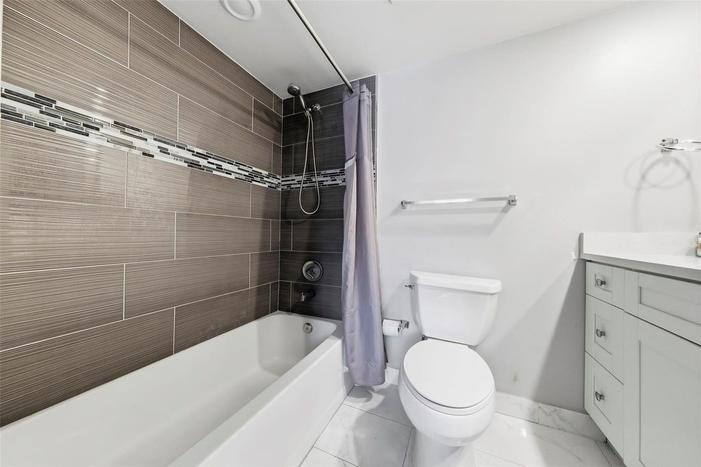 1450 N Riverside Drive #201, photo 9