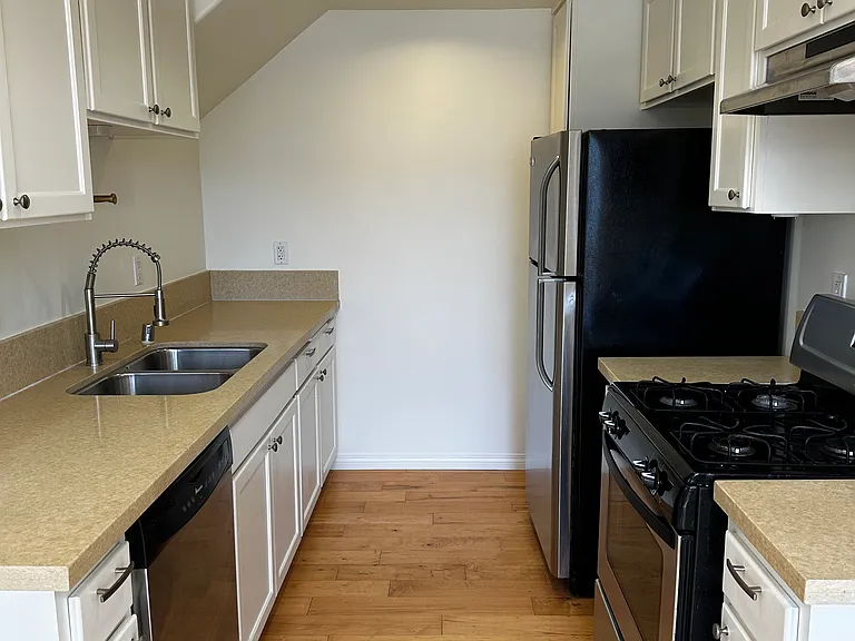 3427 Mentone Ave — Photo 2