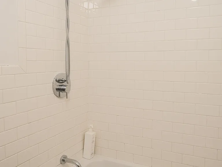811 Halsey St #1 — Photo 11