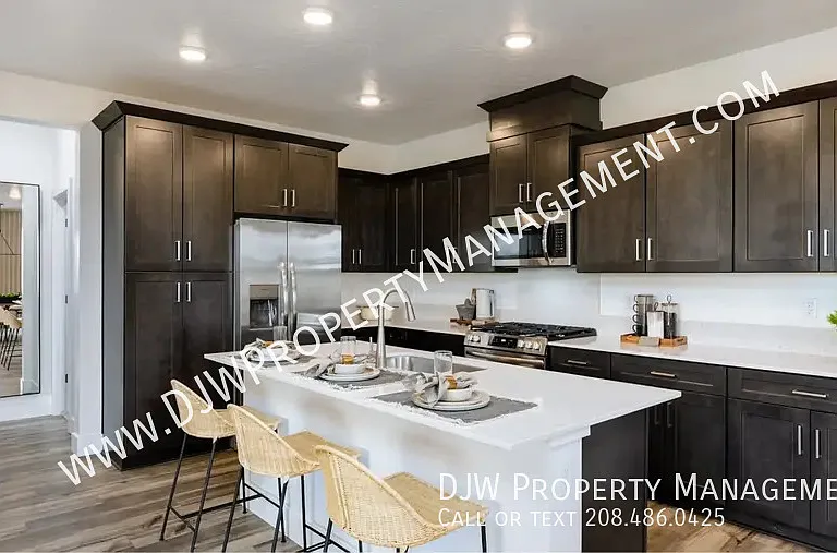 1727 N Truman Ave — Photo 4